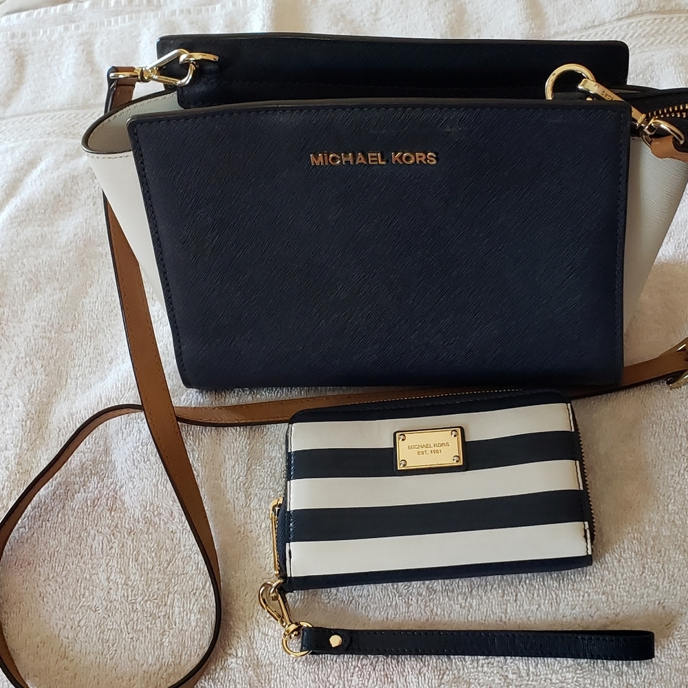 Michael kors small crossbody with matching wristlet.
